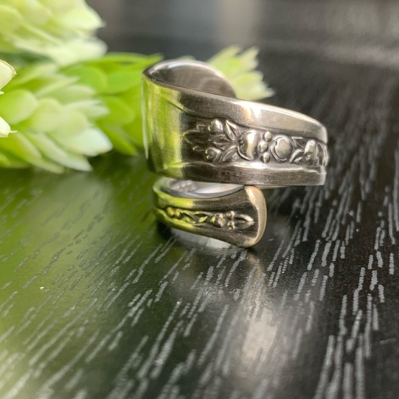 Spoon Ring Vintage Floral Silver Plate Hippie Jewelry Wide Band Spiral W… - Picture 2 of 8